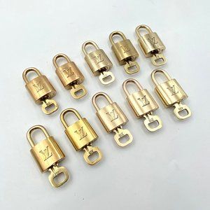 Louis Vuitton - Set of 10 Padlocks with key - Brass Gold - Random numbers